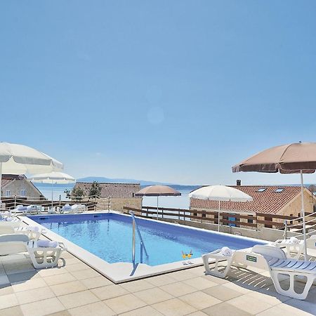 Cozy Apartment In Posedarje With House Sea View Екстериор снимка