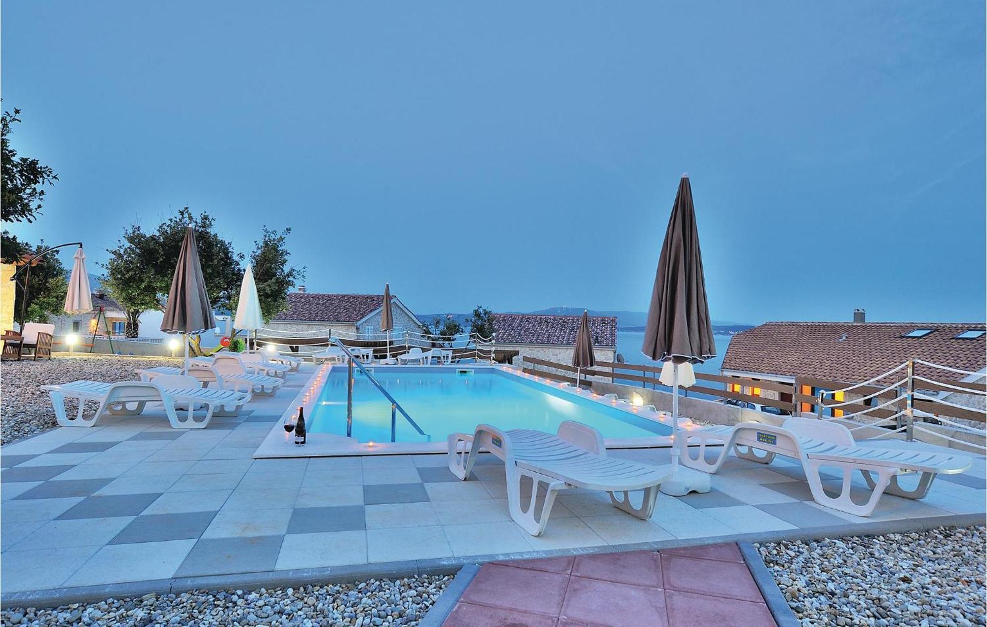 Cozy Apartment In Posedarje With House Sea View Екстериор снимка
