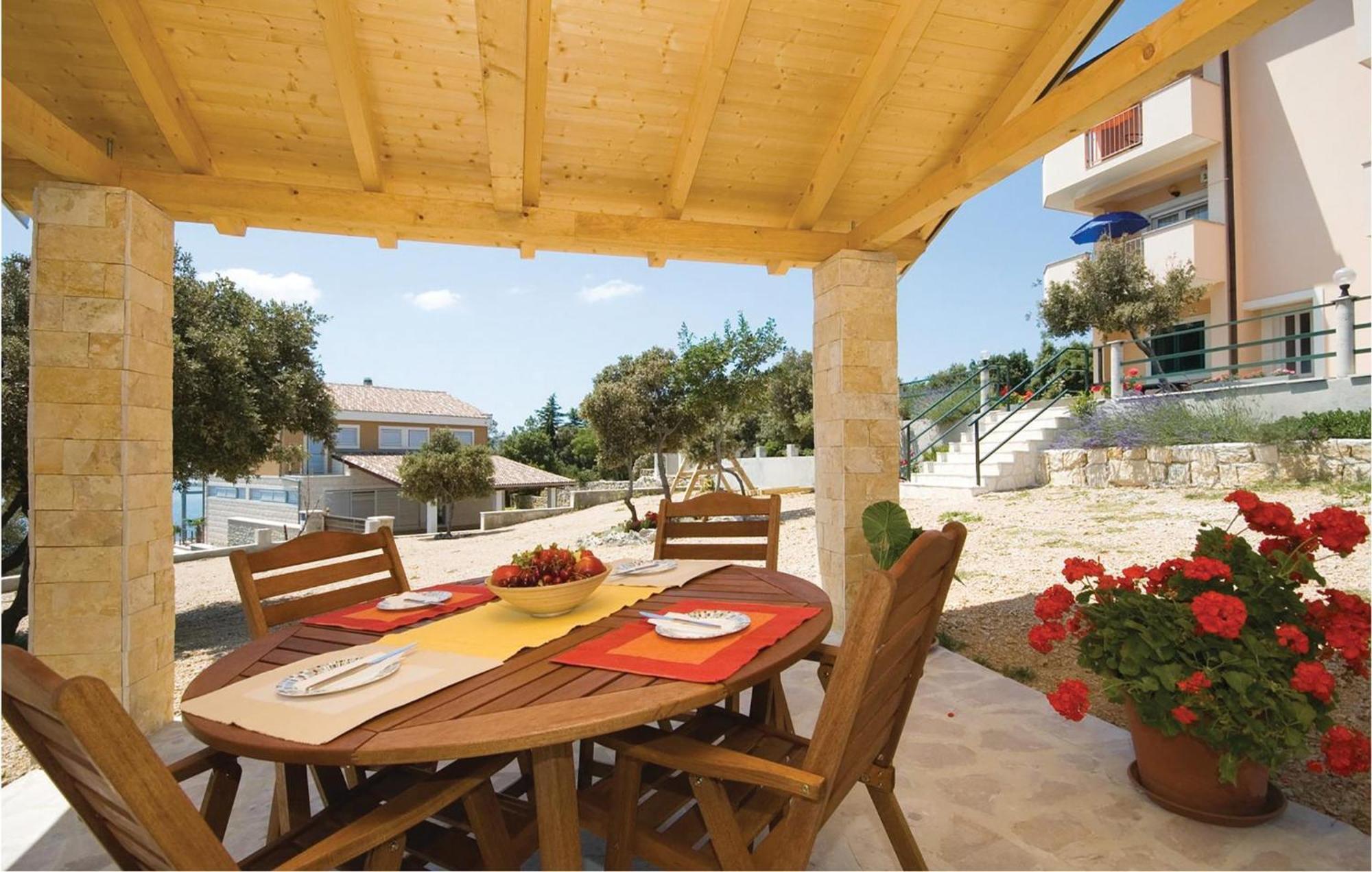 Cozy Apartment In Posedarje With House Sea View Екстериор снимка