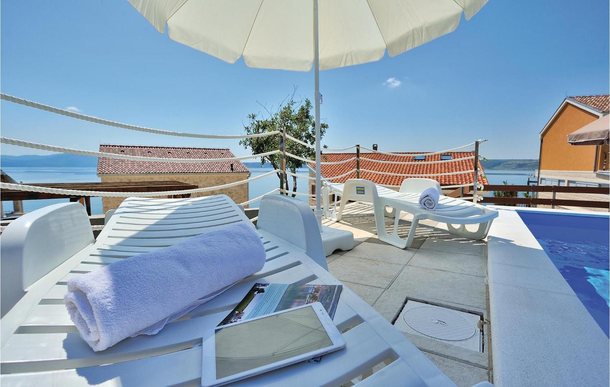 Cozy Apartment In Posedarje With House Sea View Екстериор снимка